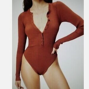 Aerie women’s rust color ribbed henley bodysuit size medium